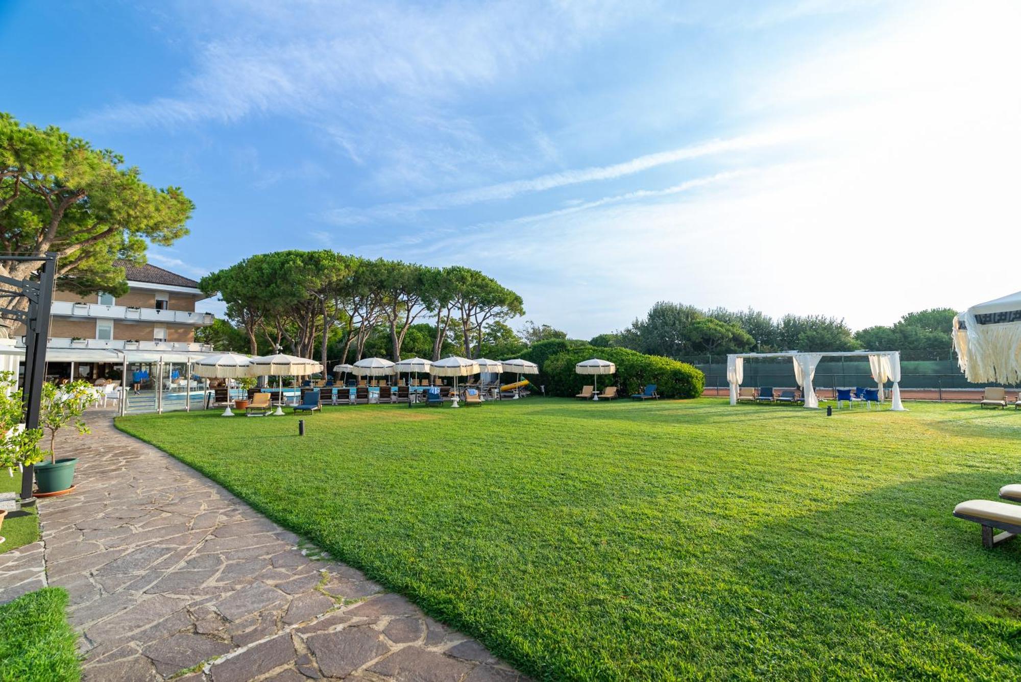 Hotel Negresco Lido di Jesolo Exterior photo